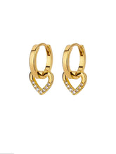 Lovely Heart Hoops mit einem Zirkon Herz in gold aus Edelstahl für Frauen von Lymaja Lymaja